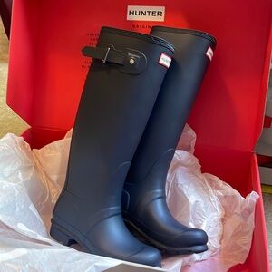 Hunter Brand New Women’s Navy Original Tall Wide Rain Boots Size US 5